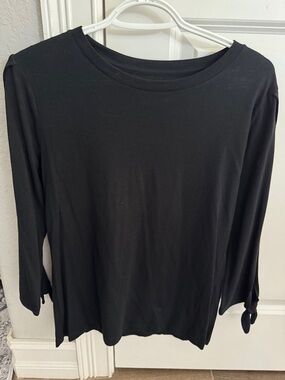 NWOT😘😘Banana Republic Black Long-Sleeve Open arm Tee with Knot Cuffs